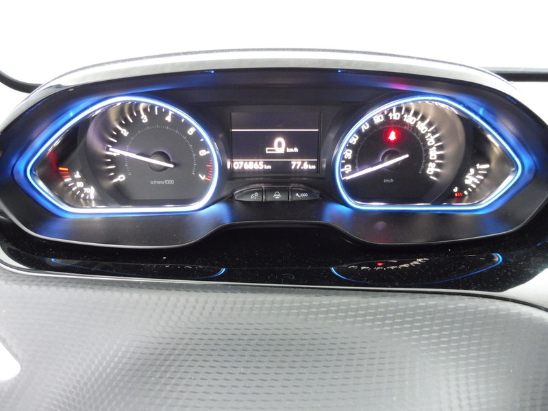 PEUGEOT 2008 1.2 PURETECH 110 ALLURE S&S 5CV - ref: 64360 - Photo 11