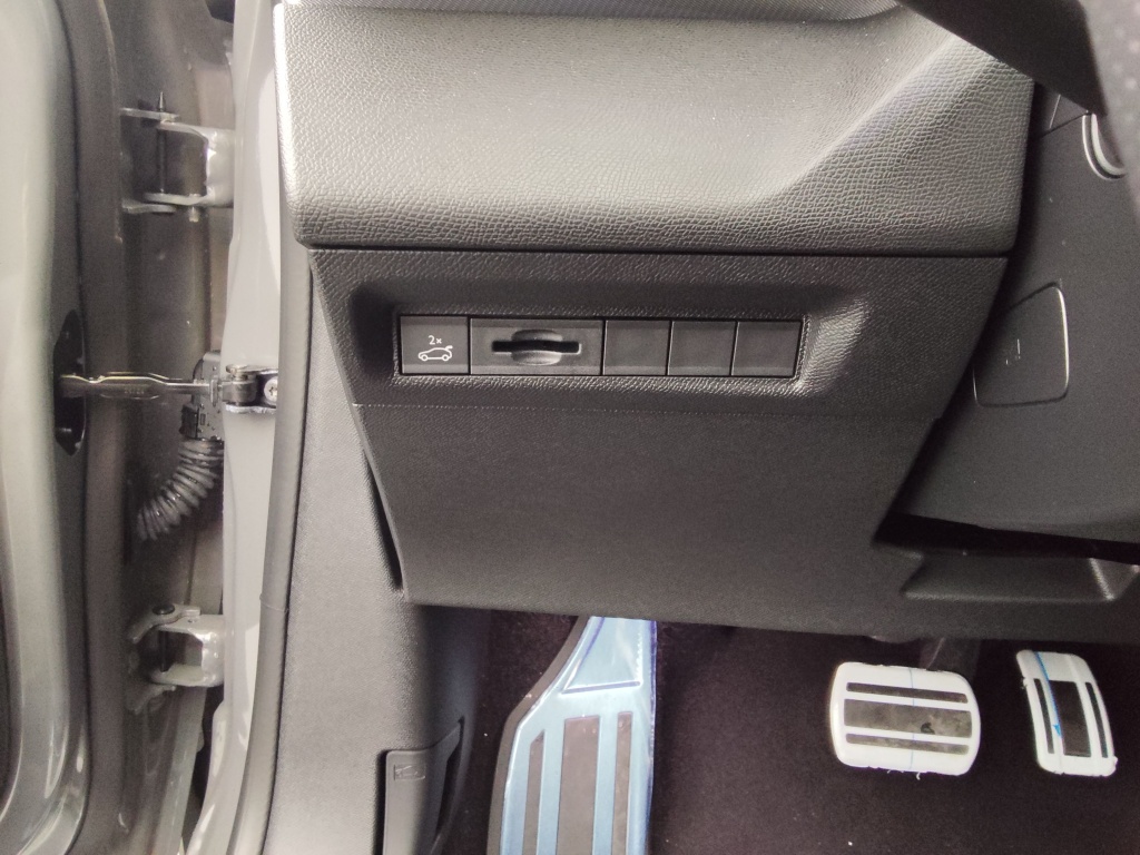 PEUGEOT 308 SW 1.2 HYBRID 136CH GT E-DCS6 - ref: 67848 - Photo 8