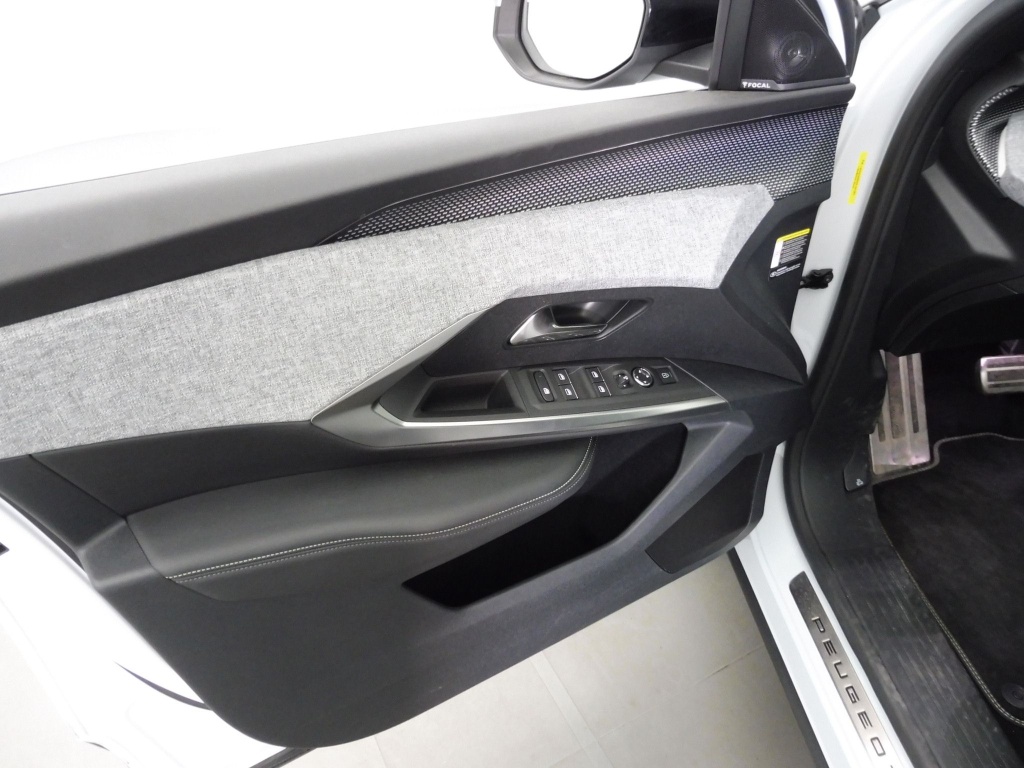 PEUGEOT 3008 HYBRID 136CH GT E-DCS6 - ref: 69903 - Photo 18