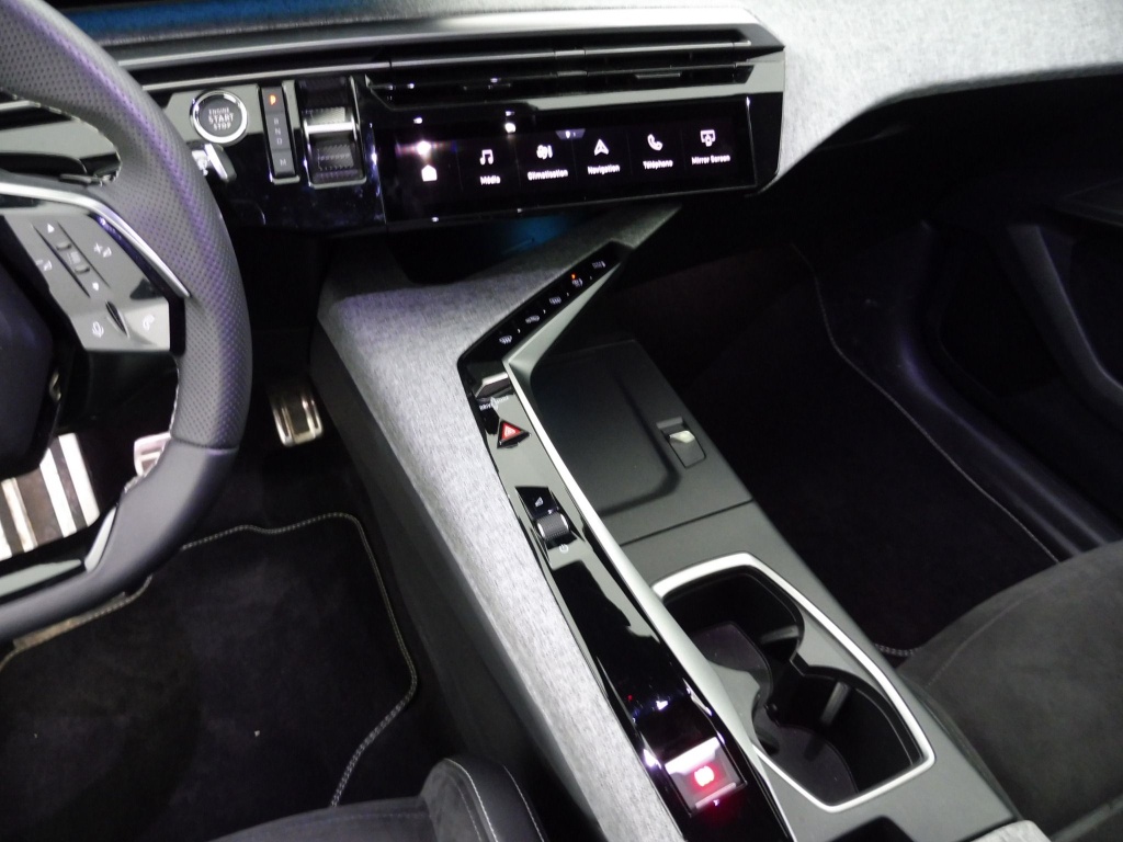 PEUGEOT 3008 HYBRID 136CH GT E-DCS6 - ref: 69904 - Photo 14
