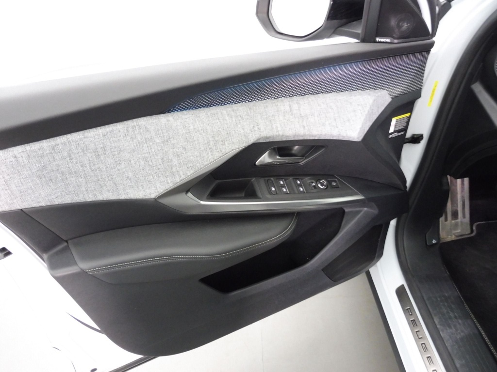 PEUGEOT 3008 HYBRID 136CH GT E-DCS6 - ref: 69904 - Photo 18