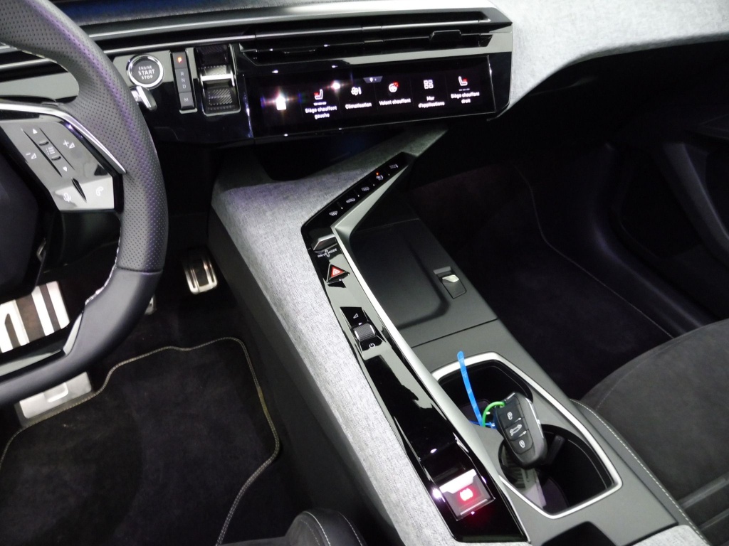 PEUGEOT 3008 HYBRID 136CH GT E-DCS6 - ref: 69905 - Photo 14