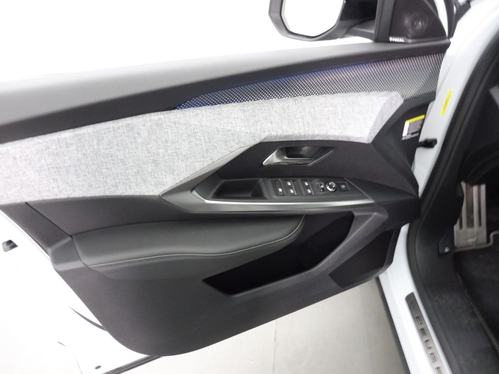 PEUGEOT 3008 HYBRID 136CH GT E-DCS6 - ref: 69905 - Photo 18