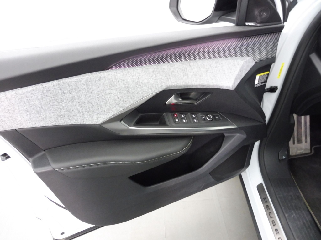 PEUGEOT 3008 HYBRID 136CH GT E-DCS6 - ref: 69906 - Photo 18