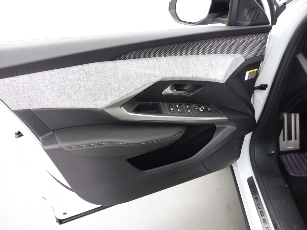 PEUGEOT 3008 1.2 HYBRID 145CH GT E-DCS6 - ref: 69988 - Photo 17