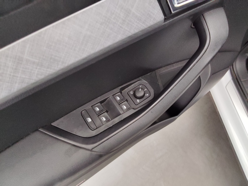 SKODA Karoq 2.0 TDI 115CH SELECTION - ref: 72253 - Photo 18