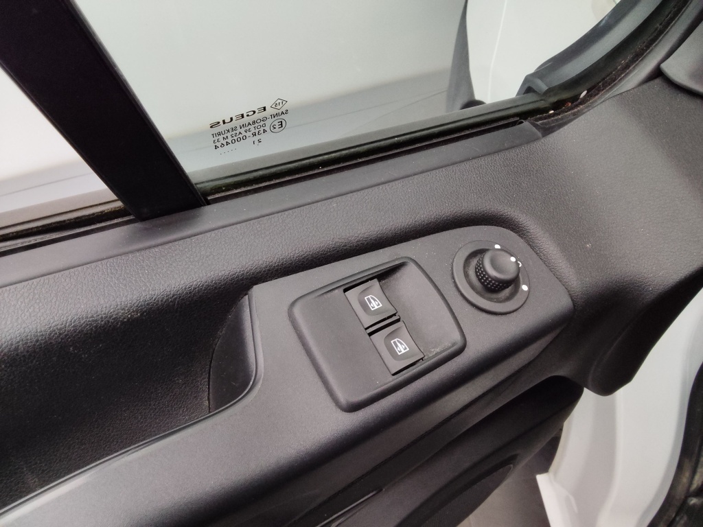 RENAULT Trafic L2H1 1300 2.0 DCI 120CH GRAND CONFORT S&S E6 - ref: 72341 - Photo 18