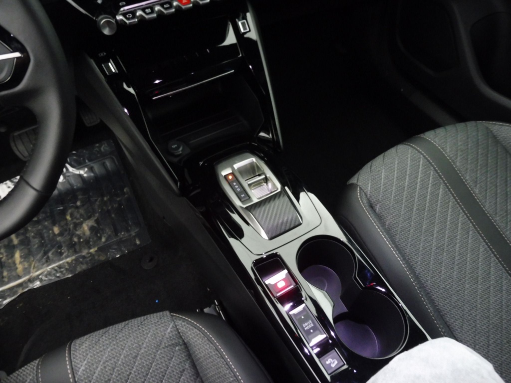 PEUGEOT 2008 1.2 HYBRID 145CH ALLURE E-DCS6 - ref: 73477 - Photo 14