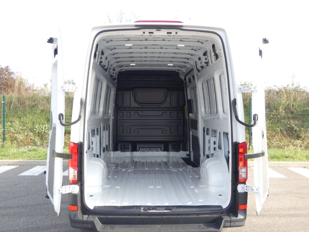 VOLKSWAGEN CRAFTER VAN NOUVEAU 35 L4H3 2.0 TDI 140 CH BUSINESS - ref: 1-309530 - Photo 8