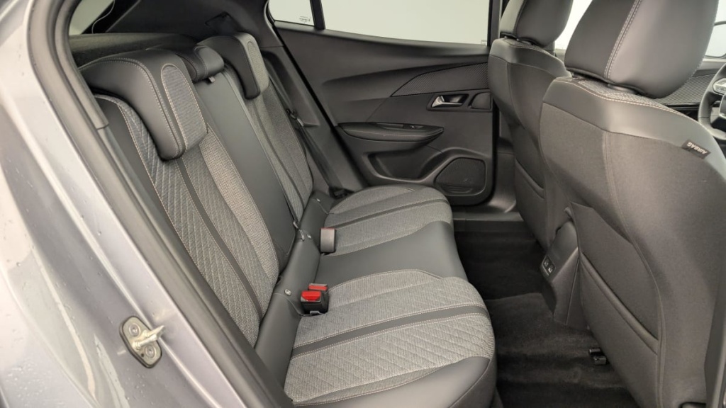 PEUGEOT 2008 PureTech 100 S S BVM6 Allure - ref: 1-320375 - Photo 8