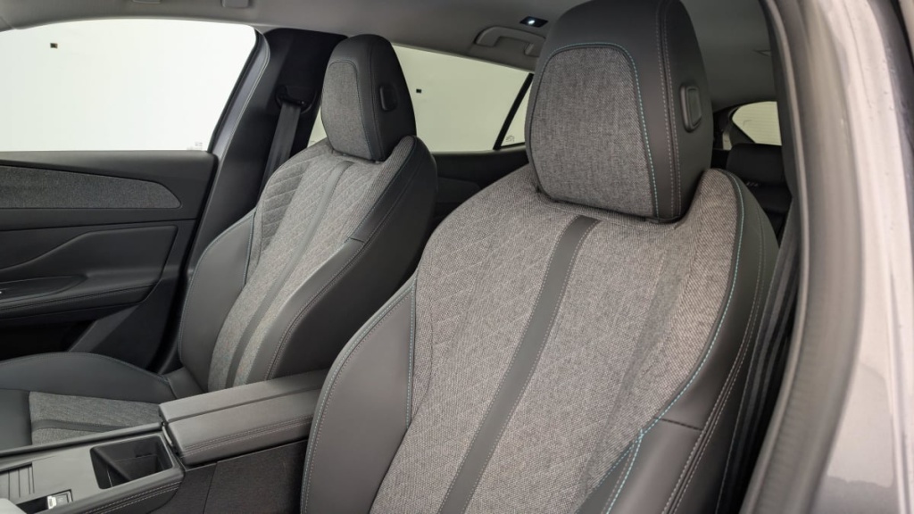 PEUGEOT 408 PureTech 130 ch S S EAT8 Allure - ref: 1-320438 - Photo 14
