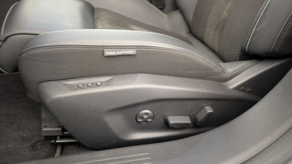 PEUGEOT 408 PureTech 130 ch S S EAT8 GT - ref: 1-321528 - Photo 16