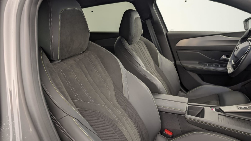 PEUGEOT 408 PureTech 130 ch S S EAT8 GT - ref: 1-321528 - Photo 7