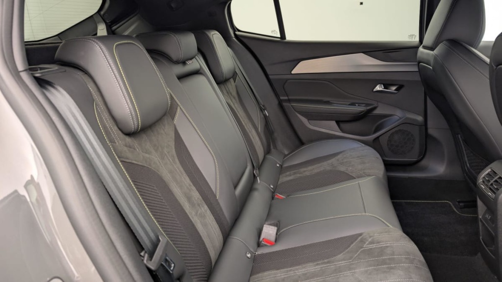 PEUGEOT 408 PureTech 130 ch S S EAT8 GT - ref: 1-321528 - Photo 8