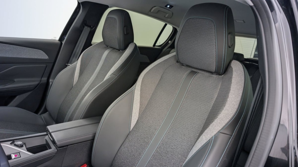 PEUGEOT 308 PureTech 130ch S S BVM6 Allure - ref: 1-325409 - Photo 14