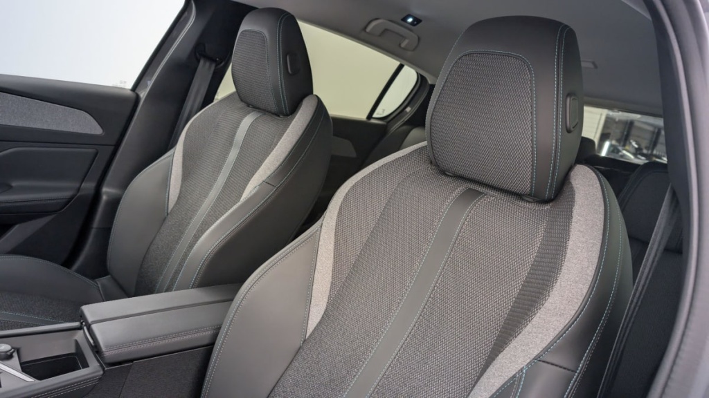 PEUGEOT 308 PureTech 130ch S S BVM6 Allure Pack - ref: 1-329534 - Photo 16