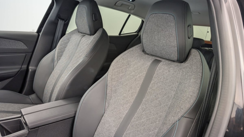PEUGEOT 408 PureTech 130 ch S S EAT8 Allure - ref: 1-330045 - Photo 14