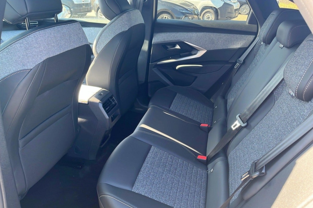 PEUGEOT 3008 Hybrid 145 e-DCS6 Allure - ref: 1-330121 - Photo 10