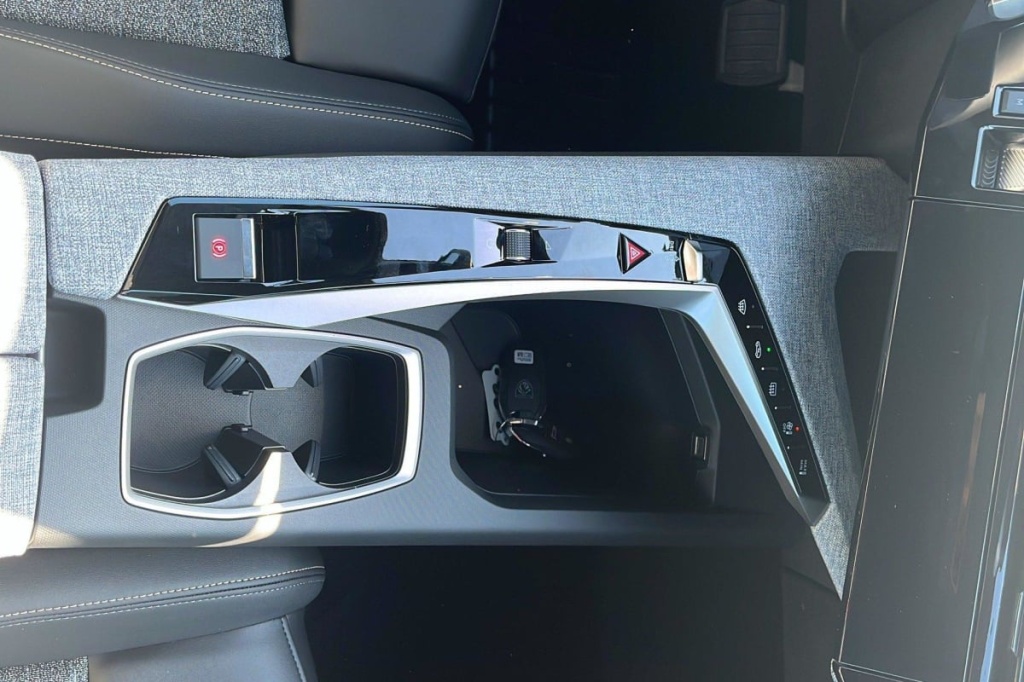 PEUGEOT 3008 Hybrid 145 e-DCS6 Allure - ref: 1-330121 - Photo 17