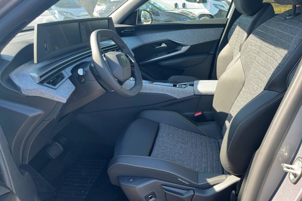 PEUGEOT 3008 Hybrid 145 e-DCS6 Allure - ref: 1-330121 - Photo 9