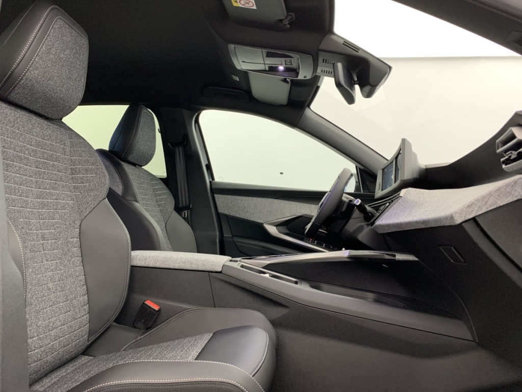 PEUGEOT 3008 Hybrid 145 e-DCS6 Allure - ref: 1-330145 - Photo 9