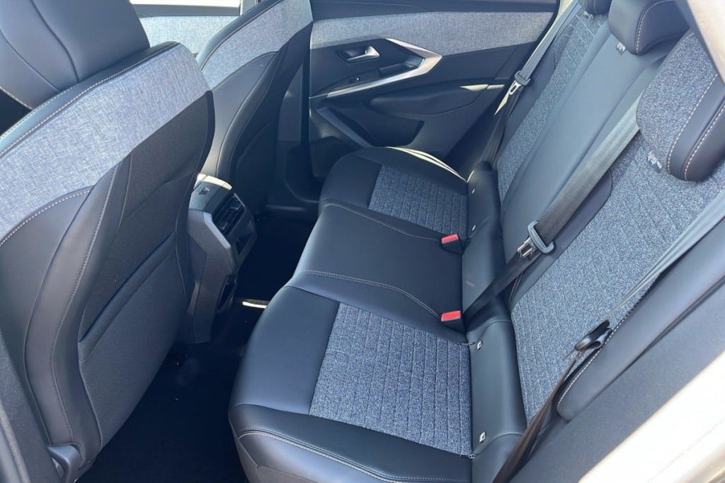 PEUGEOT 3008 Hybrid 145 e-DCS6 Allure - ref: 1-330164 - Photo 10