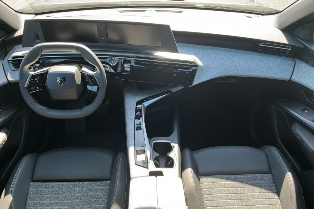 PEUGEOT 3008 Hybrid 145 e-DCS6 Allure - ref: 1-330164 - Photo 12