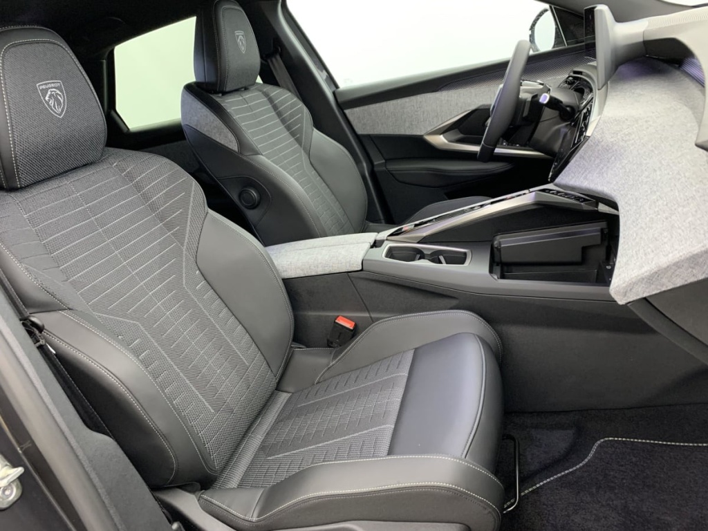 PEUGEOT 3008 Hybrid 145 e-DCS6 GT - ref: 1-330240 - Photo 9