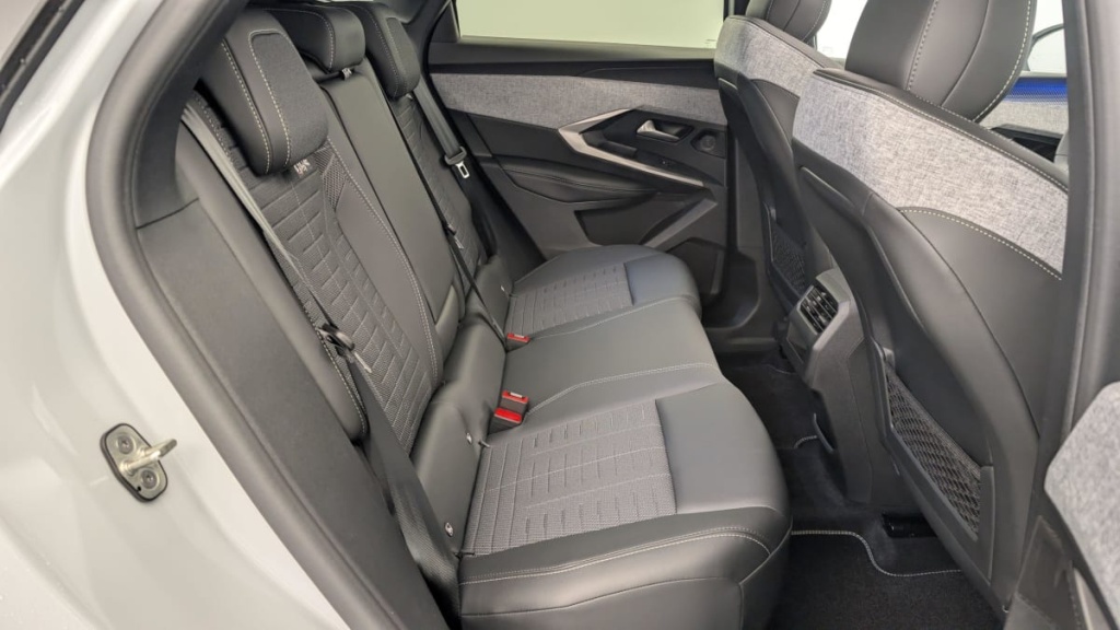 PEUGEOT 3008 Hybrid 145 e-DCS6 GT - ref: 1-330262 - Photo 10