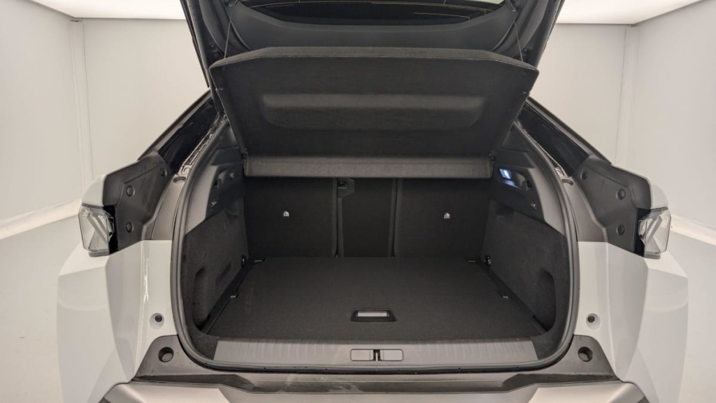 PEUGEOT 3008 Hybrid 145 e-DCS6 GT - ref: 1-330262 - Photo 11