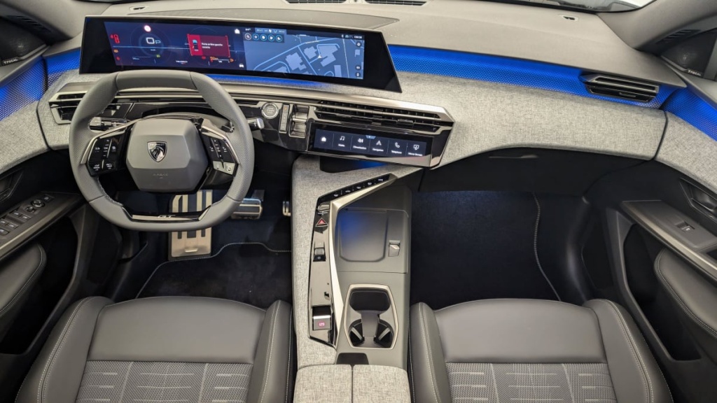 PEUGEOT 3008 Hybrid 145 e-DCS6 GT - ref: 1-330262 - Photo 13
