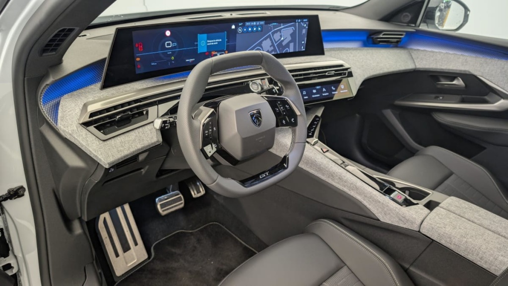 PEUGEOT 3008 Hybrid 145 e-DCS6 GT - ref: 1-330262 - Photo 15