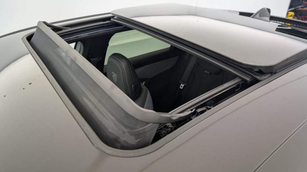 PEUGEOT 3008 Hybrid 145 e-DCS6 GT - ref: 1-330262 - Photo 20