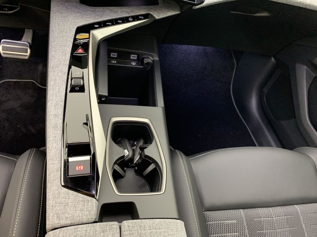 PEUGEOT 3008 Hybrid 145 e-DCS6 GT - ref: 1-330273 - Photo 17