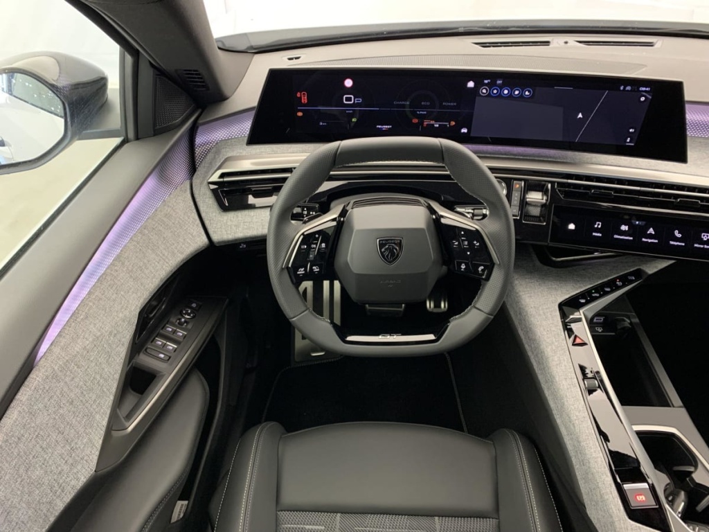 PEUGEOT 5008 Hybrid 145 e-DCS6 GT - ref: 1-330399 - Photo 13