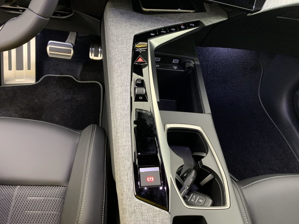 PEUGEOT 5008 Hybrid 145 e-DCS6 GT - ref: 1-330399 - Photo 17