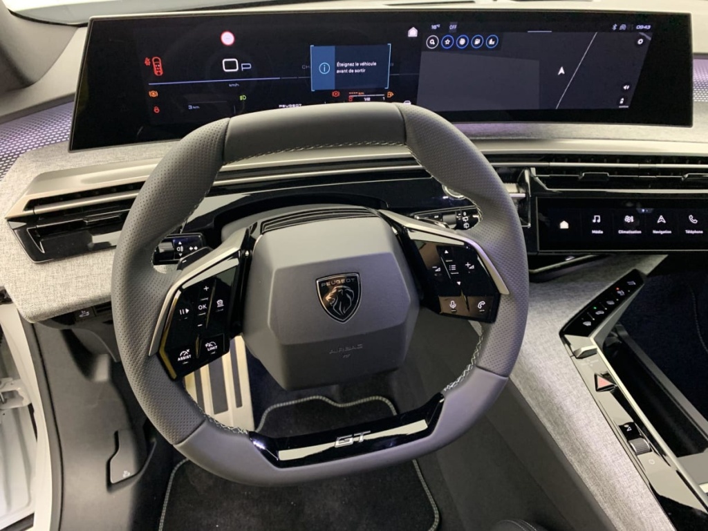 PEUGEOT 5008 Hybrid 145 e-DCS6 GT - ref: 1-330399 - Photo 19
