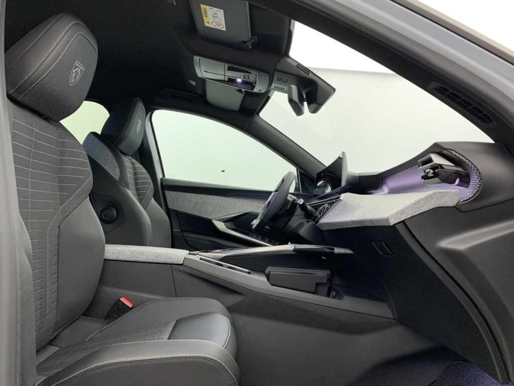 PEUGEOT 5008 Hybrid 145 e-DCS6 GT - ref: 1-330399 - Photo 9