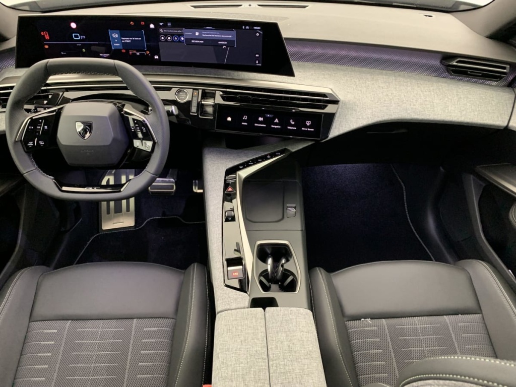PEUGEOT 5008 Hybrid 145 e-DCS6 GT - ref: 1-330402 - Photo 12