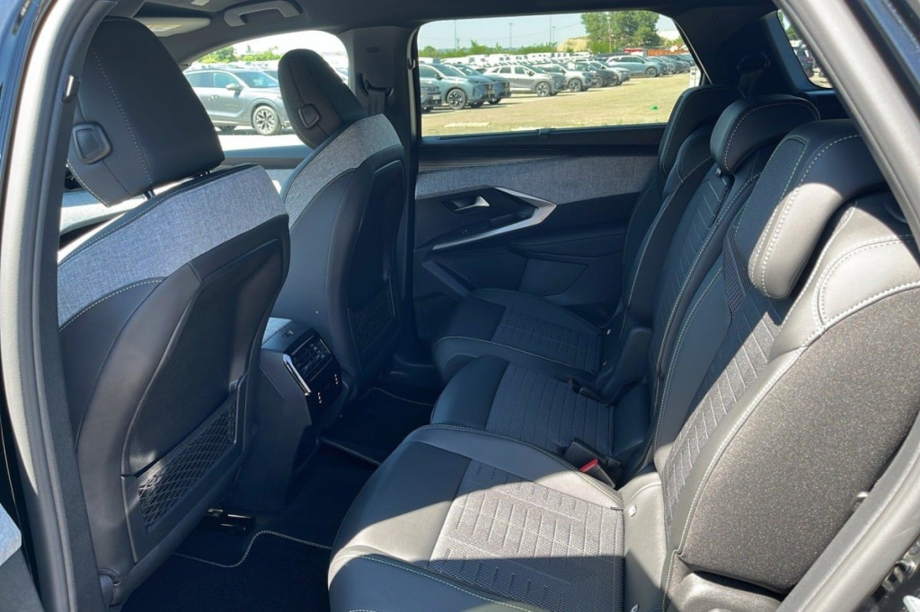 PEUGEOT 5008 Hybrid 145 e-DCS6 GT - ref: 1-330406 - Photo 10