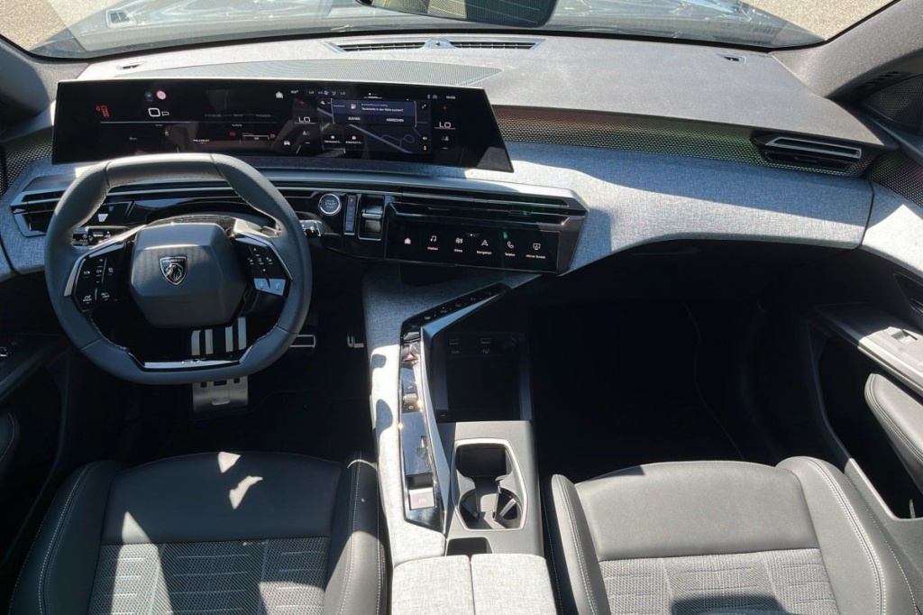 PEUGEOT 5008 Hybrid 145 e-DCS6 GT - ref: 1-330406 - Photo 12