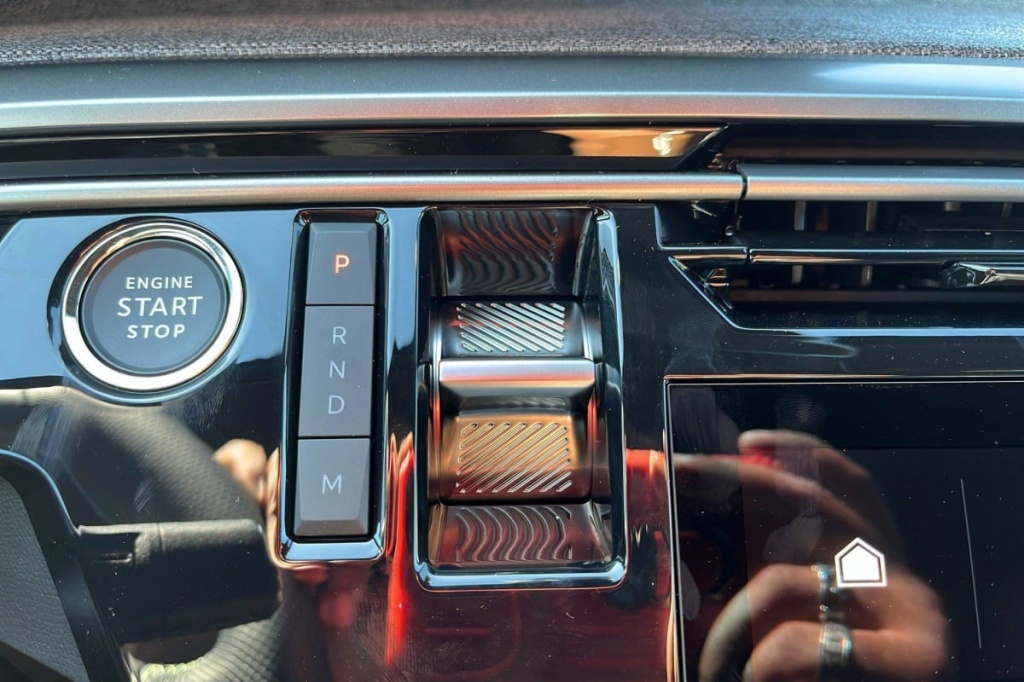 PEUGEOT 5008 Hybrid 145 e-DCS6 GT - ref: 1-330406 - Photo 16