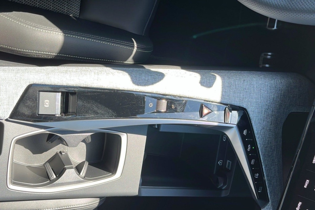 PEUGEOT 5008 Hybrid 145 e-DCS6 GT - ref: 1-330406 - Photo 17