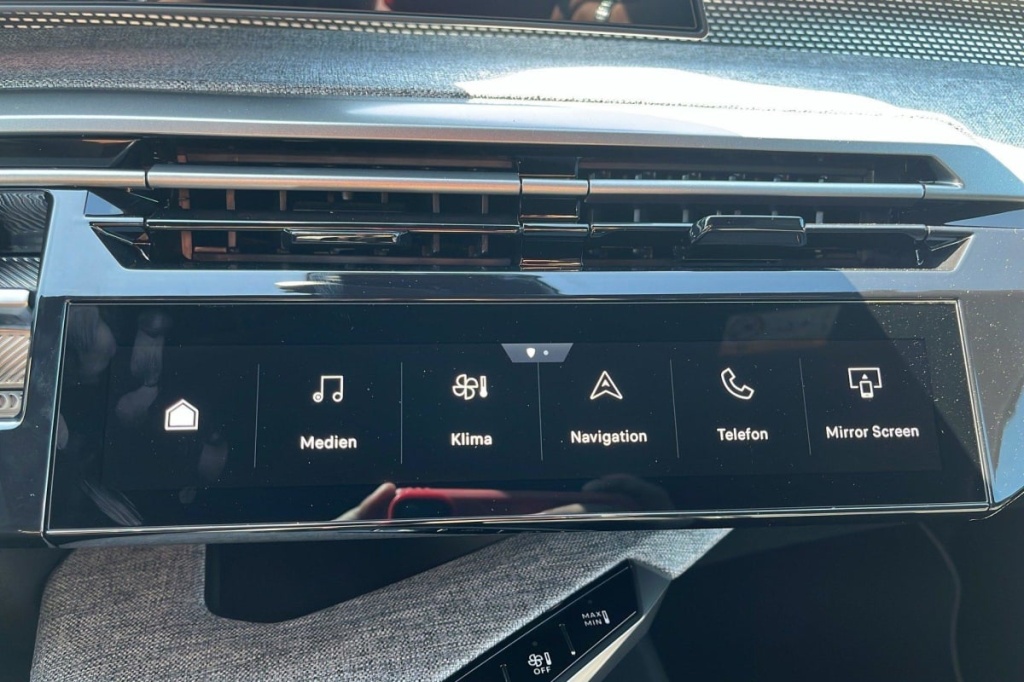 PEUGEOT 5008 Hybrid 145 e-DCS6 GT - ref: 1-330406 - Photo 18