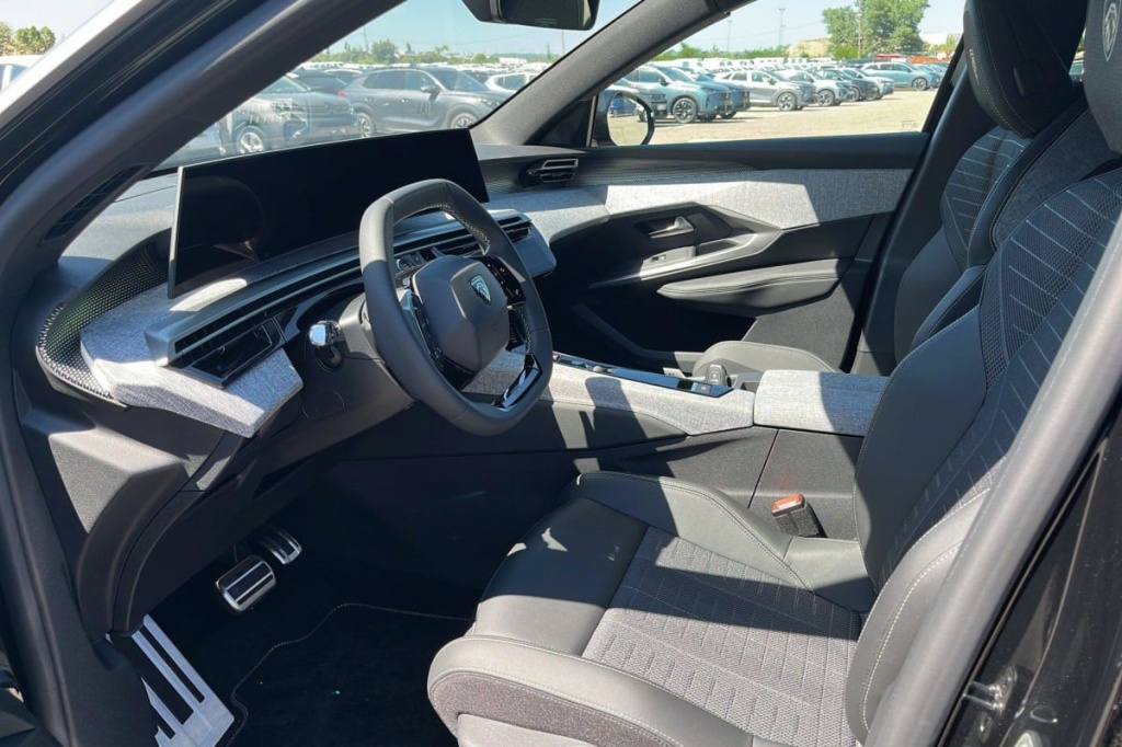 PEUGEOT 5008 Hybrid 145 e-DCS6 GT - ref: 1-330406 - Photo 9