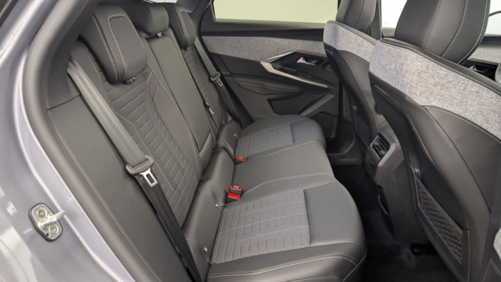 PEUGEOT 3008 Hybrid 145 e-DCS6 GT - ref: 1-333063 - Photo 10