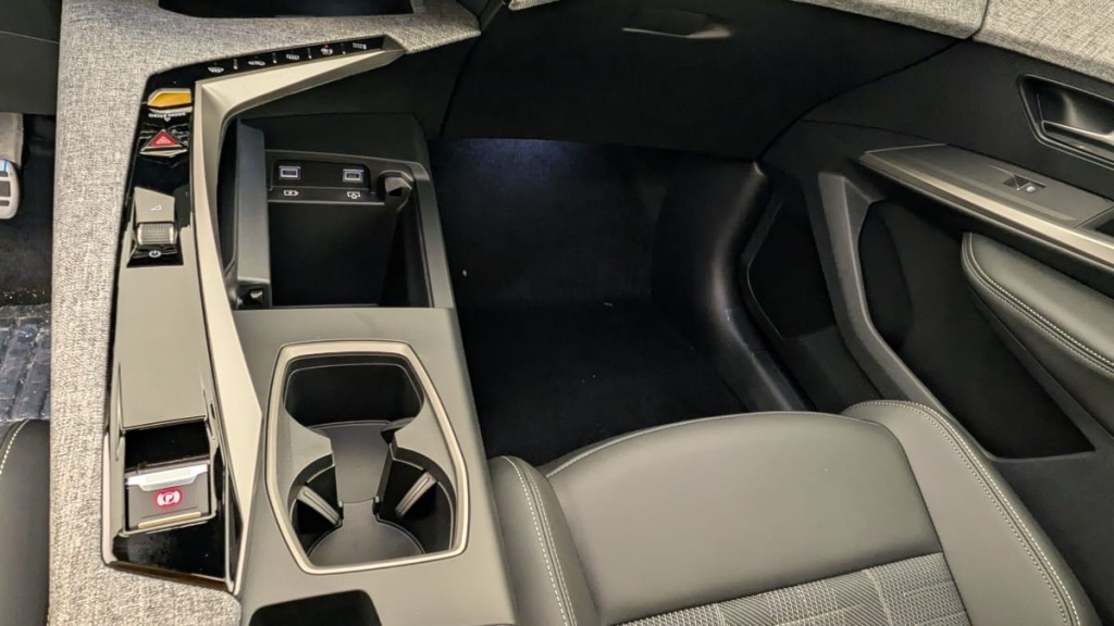 PEUGEOT 3008 Hybrid 145 e-DCS6 GT - ref: 1-333102 - Photo 19