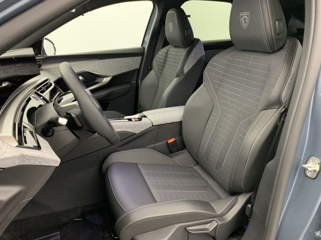 PEUGEOT 3008 Hybrid 145 e-DCS6 GT - ref: 1-333236 - Photo 19