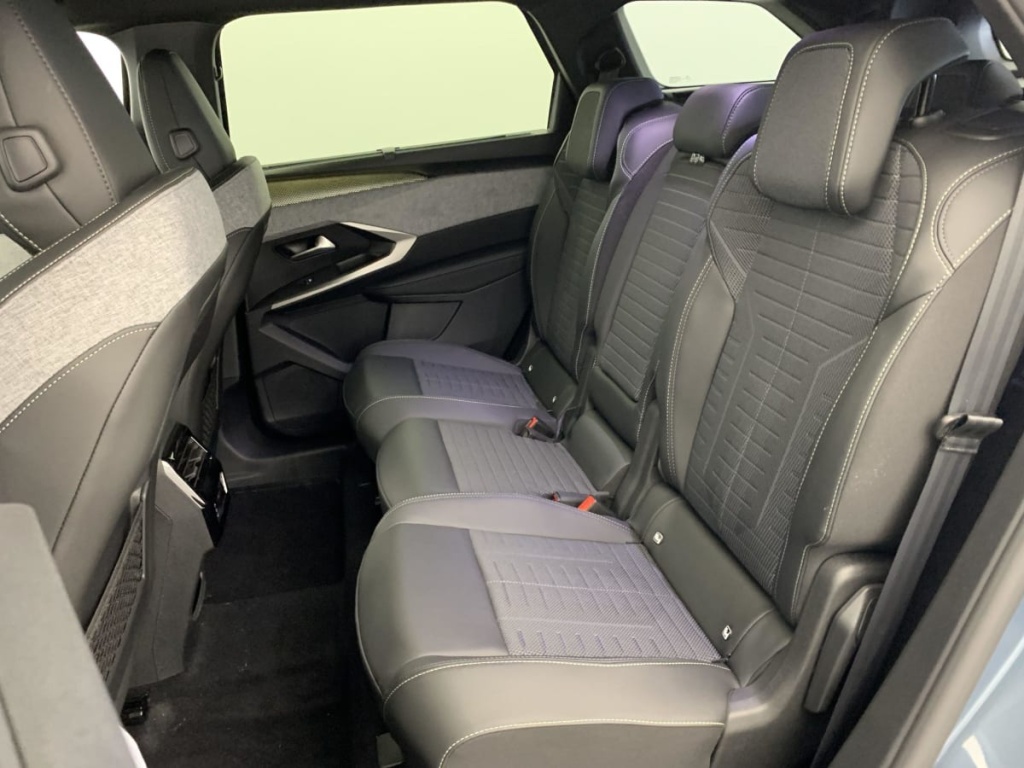PEUGEOT 5008 NOUVEAU HYBRID 145 E-DCS6 GT - ref: 1-333276 - Photo 16