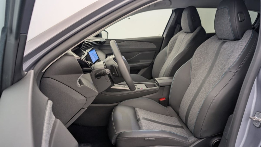 PEUGEOT 408 Hybrid 136 e-DCS6 Allure - ref: 1-334634 - Photo 14